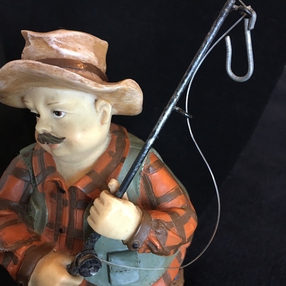 VINTAGE Fisherman Figurine - Picture 3 of 13